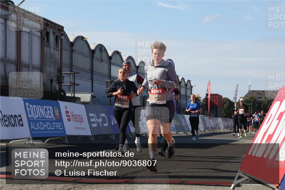 03.10.2025 - Köhlbrandbrückenlauf Luisa Fischer http://msf.ph/oto/9036807 03.10.2025 13:23:47 Ziel 4285, 4465, 4743, 4918, 5081, 5093, 5397, 5431, 5855, 6728 meine-sportfotos.de