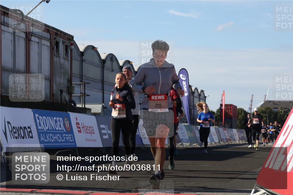 03.10.2025 - Köhlbrandbrückenlauf Luisa Fischer http://msf.ph/oto/9036811 03.10.2025 13:23:48 Ziel 4285, 4465, 4743, 4918, 5081, 5093, 5397, 5431, 5742, 5855, 6728 meine-sportfotos.de