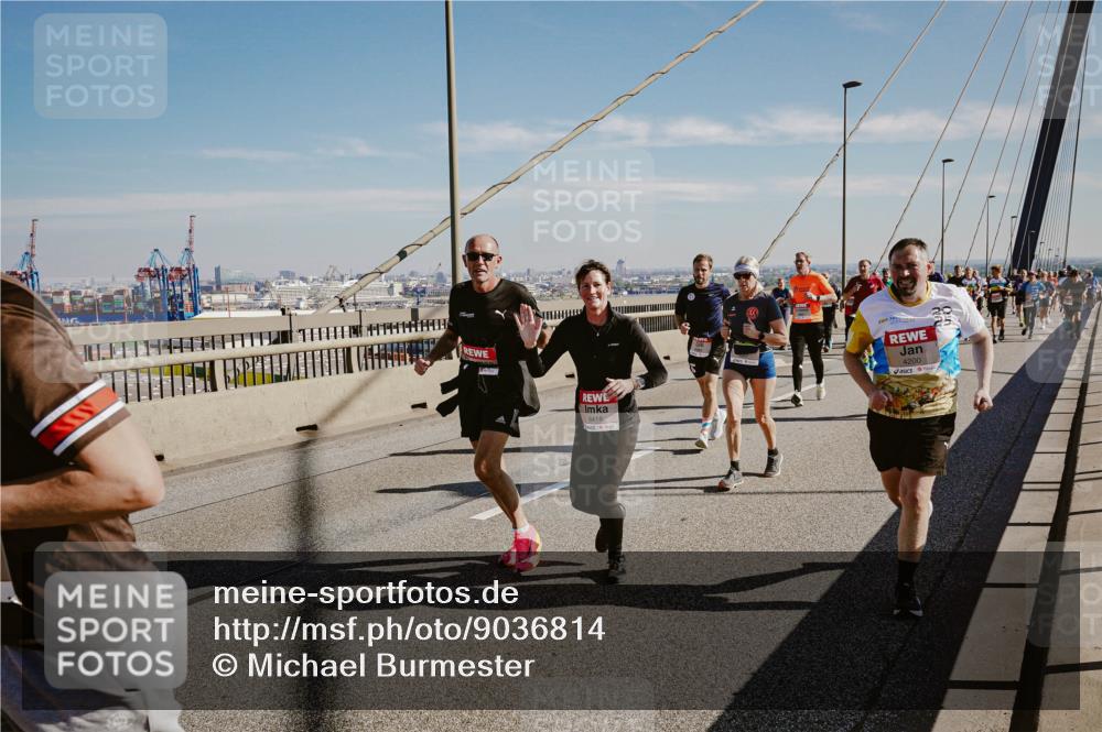 03.10.2025 - Köhlbrandbrückenlauf Michael Burmester http://msf.ph/oto/9036814 03.10.2025 12:29:32 Position 1 4200, 6418 meine-sportfotos.de
