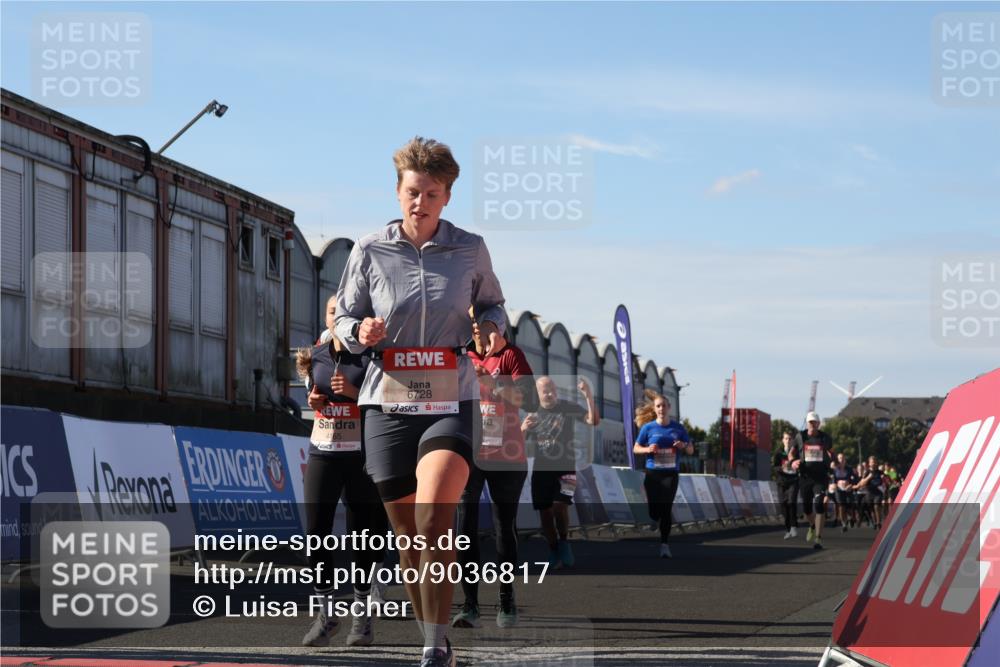 03.10.2025 - Köhlbrandbrückenlauf Luisa Fischer http://msf.ph/oto/9036817 03.10.2025 13:23:48 Ziel 4285, 4465, 4743, 4918, 5081, 5093, 5397, 5431, 5742, 5855, 6728 meine-sportfotos.de