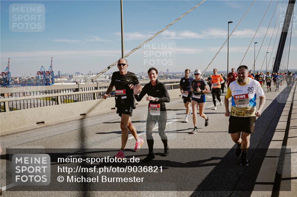 03.10.2025 - Köhlbrandbrückenlauf Michael Burmester http://msf.ph/oto/9036821 03.10.2025 12:29:32 Position 1 6418, 4200, 20 meine-sportfotos.de
