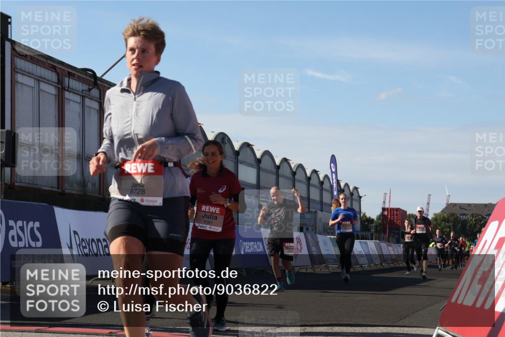 03.10.2025 - Köhlbrandbrückenlauf Luisa Fischer http://msf.ph/oto/9036822 03.10.2025 13:23:49 Ziel 4285, 4465, 4743, 4918, 5081, 5093, 5397, 5431, 5742, 5855, 6728 meine-sportfotos.de