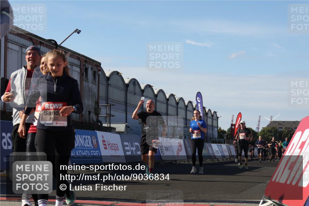 03.10.2025 - Köhlbrandbrückenlauf Luisa Fischer http://msf.ph/oto/9036834 03.10.2025 13:23:50 Ziel 4285, 4465, 4743, 4918, 5081, 5093, 5397, 5431, 5742, 5855, 6728 meine-sportfotos.de