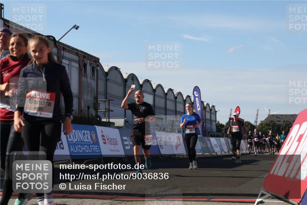 03.10.2025 - Köhlbrandbrückenlauf Luisa Fischer http://msf.ph/oto/9036836 03.10.2025 13:23:50 Ziel 4285, 4465, 4743, 4918, 5081, 5093, 5397, 5431, 5742, 5855, 6728 meine-sportfotos.de