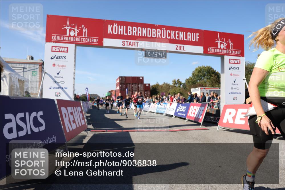 03.10.2025 - Köhlbrandbrückenlauf Lena Gebhardt http://msf.ph/oto/9036838 03.10.2025 13:13:45 Ziel 4348, 4461, 4595, 4642, 5640, 5802, 5884, 5886, 5908, 6116, 6363, 6366, 6487, 6488 meine-sportfotos.de