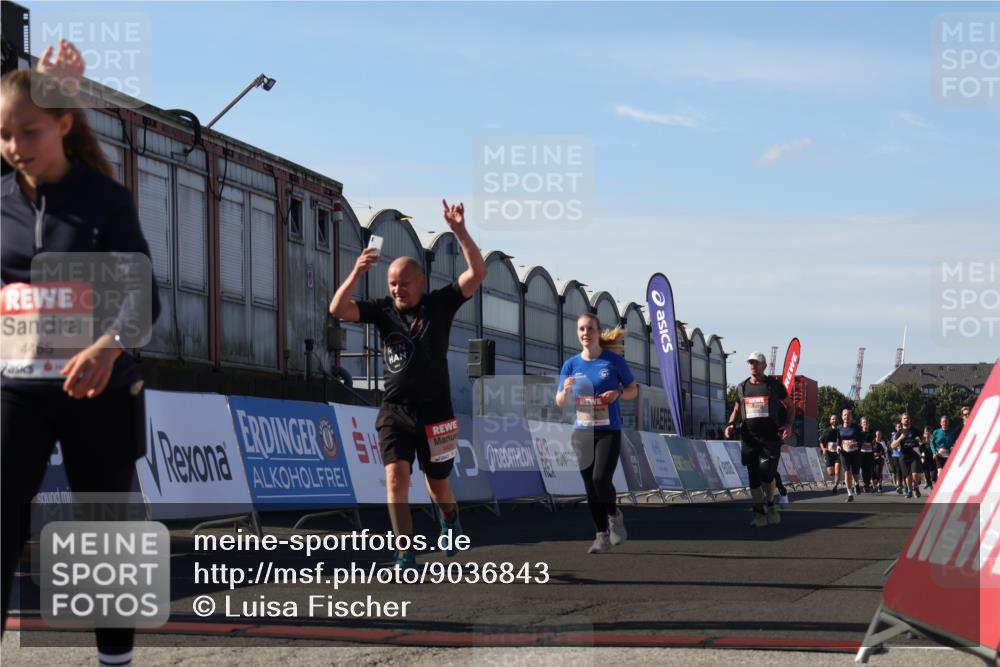 03.10.2025 - Köhlbrandbrückenlauf Luisa Fischer http://msf.ph/oto/9036843 03.10.2025 13:23:51 Ziel 4285, 4465, 4743, 4918, 5081, 5093, 5397, 5431, 5709, 5742, 5855, 6728 meine-sportfotos.de