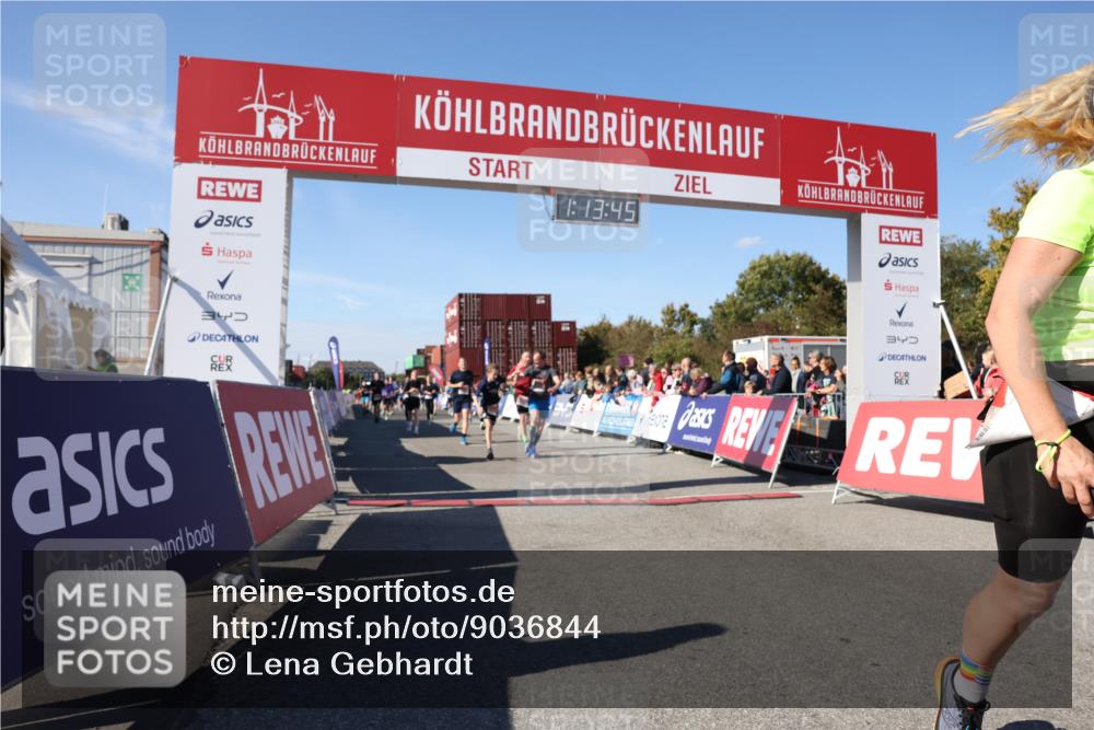 03.10.2025 - Köhlbrandbrückenlauf Lena Gebhardt http://msf.ph/oto/9036844 03.10.2025 13:13:45 Ziel 4348, 4461, 4595, 4642, 5640, 5802, 5884, 5886, 5908, 6116, 6363, 6366, 6487, 6488 meine-sportfotos.de