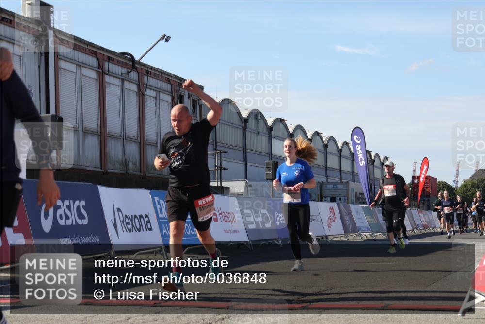 03.10.2025 - Köhlbrandbrückenlauf Luisa Fischer http://msf.ph/oto/9036848 03.10.2025 13:23:52 Ziel 4285, 4465, 4918, 5081, 5093, 5431, 5709, 5742, 6728 meine-sportfotos.de