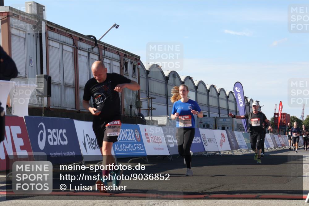 03.10.2025 - Köhlbrandbrückenlauf Luisa Fischer http://msf.ph/oto/9036852 03.10.2025 13:23:52 Ziel 4285, 4465, 4918, 5081, 5093, 5431, 5709, 5742, 6728 meine-sportfotos.de