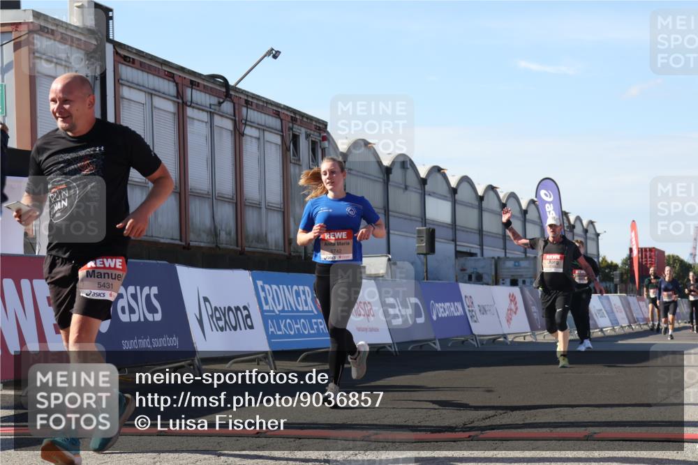 03.10.2025 - Köhlbrandbrückenlauf Luisa Fischer http://msf.ph/oto/9036857 03.10.2025 13:23:53 Ziel 4285, 4465, 4647, 4918, 5081, 5093, 5361, 5431, 5709, 5742, 6728 meine-sportfotos.de
