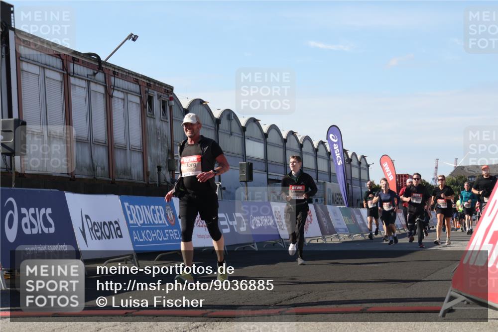 03.10.2025 - Köhlbrandbrückenlauf Luisa Fischer http://msf.ph/oto/9036885 03.10.2025 13:23:55 Ziel 4465, 4647, 4918, 5081, 5106, 5361, 5431, 5709, 5742, 6728 meine-sportfotos.de