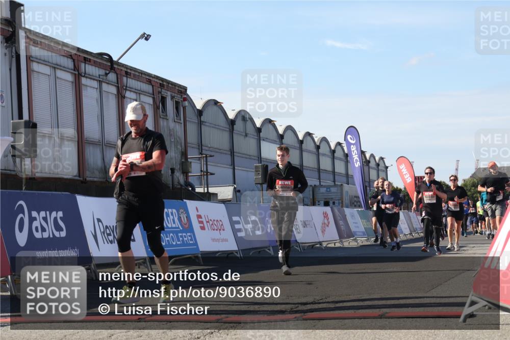 03.10.2025 - Köhlbrandbrückenlauf Luisa Fischer http://msf.ph/oto/9036890 03.10.2025 13:23:56 Ziel 4465, 4647, 4918, 5081, 5106, 5361, 5387, 5431, 5709, 5742, 6557, 6728 meine-sportfotos.de