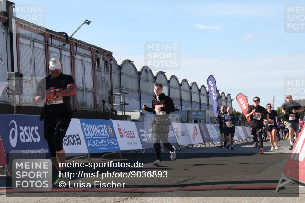 03.10.2025 - Köhlbrandbrückenlauf Luisa Fischer http://msf.ph/oto/9036893 03.10.2025 13:23:56 Ziel 4465, 4647, 4918, 5081, 5106, 5361, 5387, 5431, 5709, 5742, 6557, 6728 meine-sportfotos.de