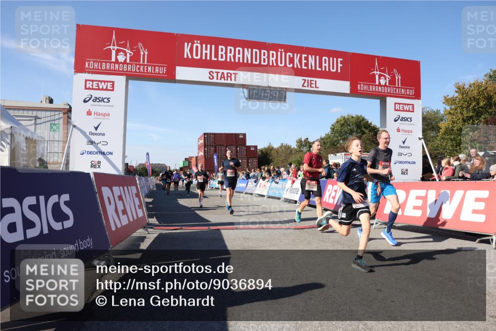 03.10.2025 - Köhlbrandbrückenlauf Lena Gebhardt http://msf.ph/oto/9036894 03.10.2025 13:13:47 Ziel 4348, 4461, 4522, 4642, 5078, 5640, 5802, 5884, 5886, 5908, 6116, 6125, 6227, 6228, 6363, 6366, 6487, 6488, 6604 meine-sportfotos.de