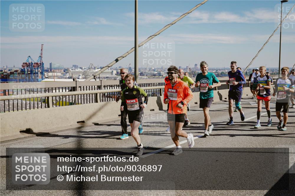 03.10.2025 - Köhlbrandbrückenlauf Michael Burmester http://msf.ph/oto/9036897 03.10.2025 12:29:37 Position 1 6438, 6726 meine-sportfotos.de
