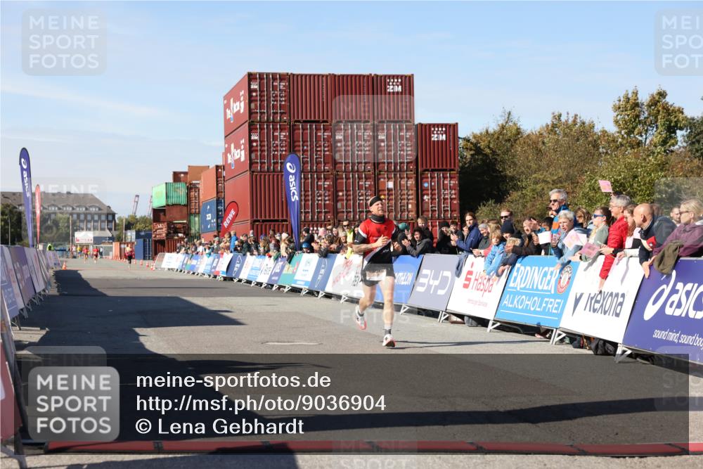 03.10.2025 - Köhlbrandbrückenlauf Lena Gebhardt http://msf.ph/oto/9036904 03.10.2025 12:49:16 Ziel 6514 meine-sportfotos.de