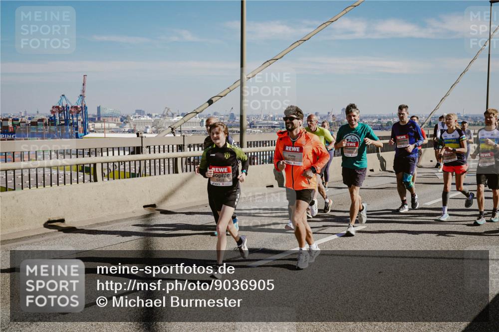 03.10.2025 - Köhlbrandbrückenlauf Michael Burmester http://msf.ph/oto/9036905 03.10.2025 12:29:37 Position 1 6438 meine-sportfotos.de