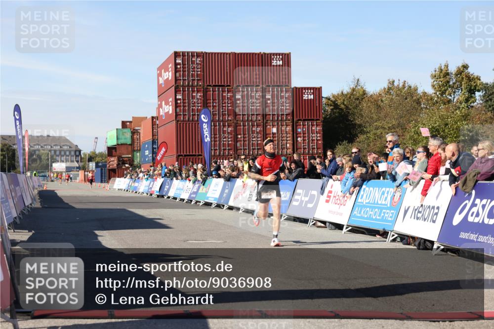 03.10.2025 - Köhlbrandbrückenlauf Lena Gebhardt http://msf.ph/oto/9036908 03.10.2025 12:49:16 Ziel 6514 meine-sportfotos.de