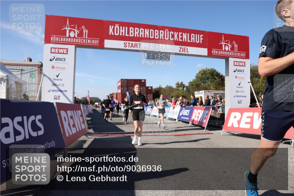 03.10.2025 - Köhlbrandbrückenlauf Lena Gebhardt http://msf.ph/oto/9036936 03.10.2025 13:13:50 Ziel 4188, 4306, 4348, 4522, 4612, 4642, 5078, 5640, 5700, 5802, 5884, 5886, 5908, 6116, 6125, 6227, 6228, 6363, 6366, 6487, 6488, 6604 meine-sportfotos.de