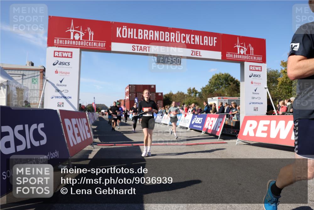 03.10.2025 - Köhlbrandbrückenlauf Lena Gebhardt http://msf.ph/oto/9036939 03.10.2025 13:13:50 Ziel 4188, 4306, 4348, 4522, 4612, 4642, 5078, 5640, 5700, 5802, 5884, 5886, 5908, 6116, 6125, 6227, 6228, 6363, 6366, 6487, 6488, 6604 meine-sportfotos.de