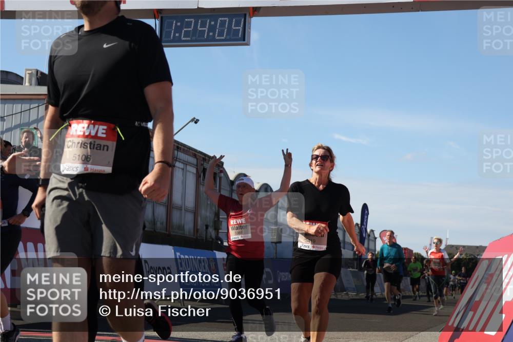 03.10.2025 - Köhlbrandbrückenlauf Luisa Fischer http://msf.ph/oto/9036951 03.10.2025 13:24:03 Ziel 4647, 4657, 5106, 5361, 5387, 5389, 5419, 5431, 5709, 5742, 6119, 6442, 6443, 6557, 6643 meine-sportfotos.de