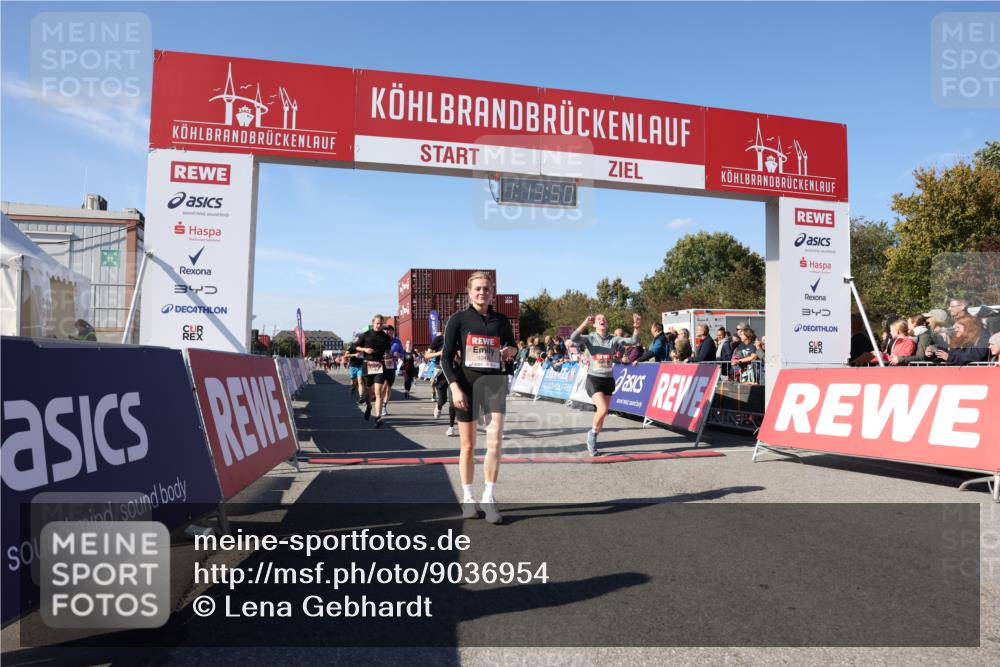 03.10.2025 - Köhlbrandbrückenlauf Lena Gebhardt http://msf.ph/oto/9036954 03.10.2025 13:13:51 Ziel 4188, 4306, 4348, 4522, 4612, 4642, 4868, 5078, 5640, 5700, 5802, 5884, 5886, 6116, 6125, 6227, 6228, 6363, 6366, 6487, 6488, 6604 meine-sportfotos.de