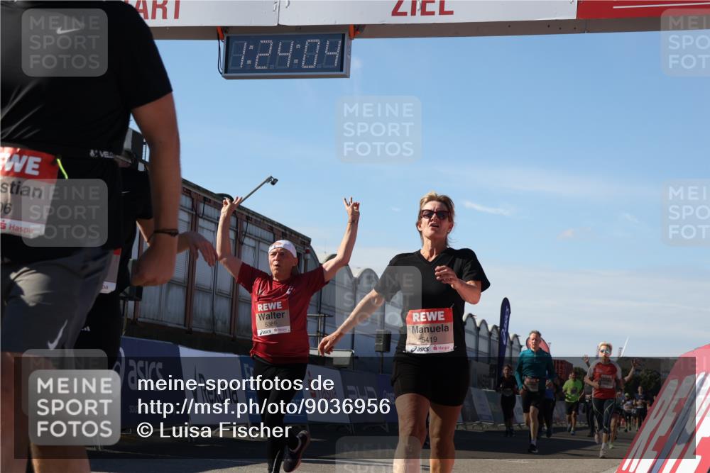 03.10.2025 - Köhlbrandbrückenlauf Luisa Fischer http://msf.ph/oto/9036956 03.10.2025 13:24:03 Ziel 4647, 4657, 5106, 5361, 5387, 5389, 5419, 5431, 5709, 5742, 6119, 6442, 6443, 6557, 6643 meine-sportfotos.de