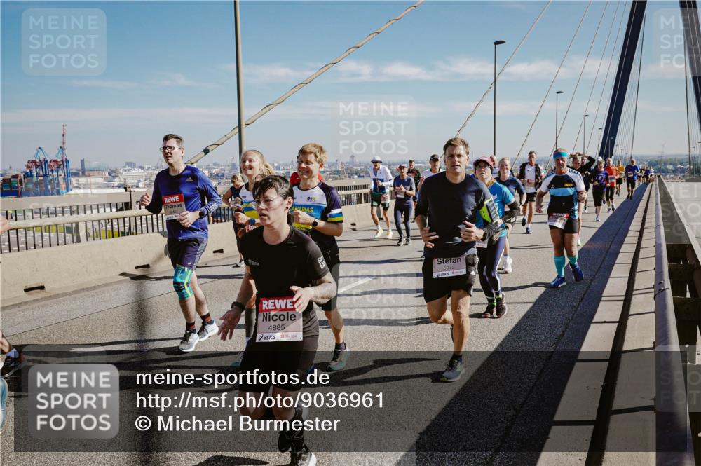 03.10.2025 - Köhlbrandbrückenlauf Michael Burmester http://msf.ph/oto/9036961 03.10.2025 12:29:40 Position 1 4242, 4885, 5073 meine-sportfotos.de