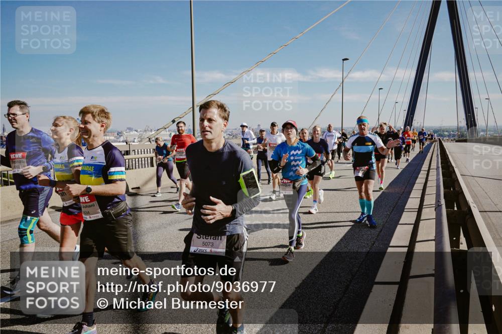 03.10.2025 - Köhlbrandbrückenlauf Michael Burmester http://msf.ph/oto/9036977 03.10.2025 12:29:40 Position 1 4242, 634, 5073 meine-sportfotos.de