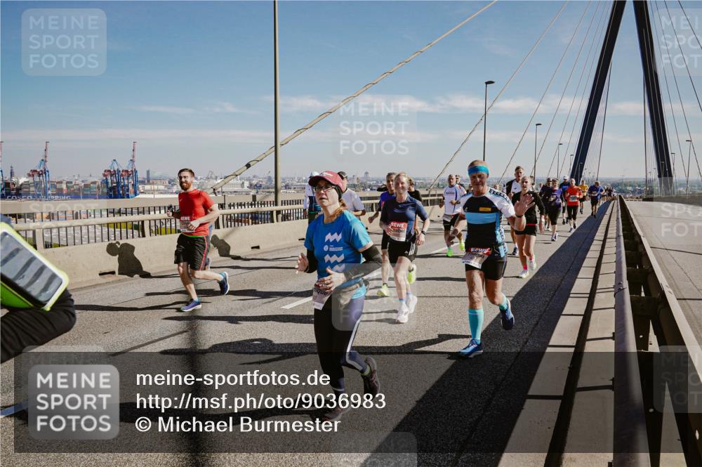 03.10.2025 - Köhlbrandbrückenlauf Michael Burmester http://msf.ph/oto/9036983 03.10.2025 12:29:41 Position 1  meine-sportfotos.de
