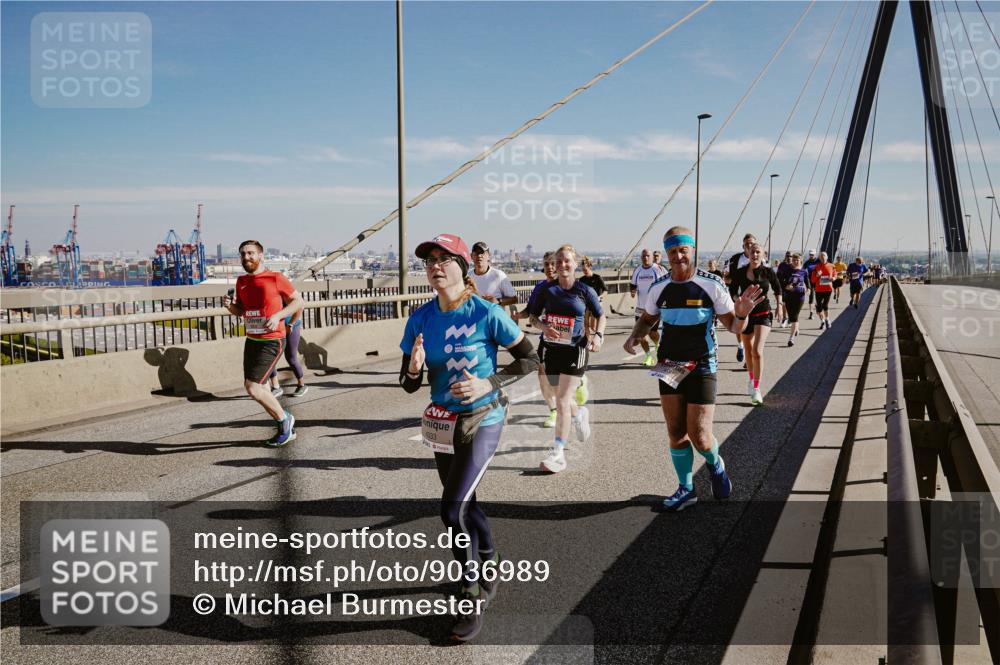 03.10.2025 - Köhlbrandbrückenlauf Michael Burmester http://msf.ph/oto/9036989 03.10.2025 12:29:41 Position 1 333 meine-sportfotos.de