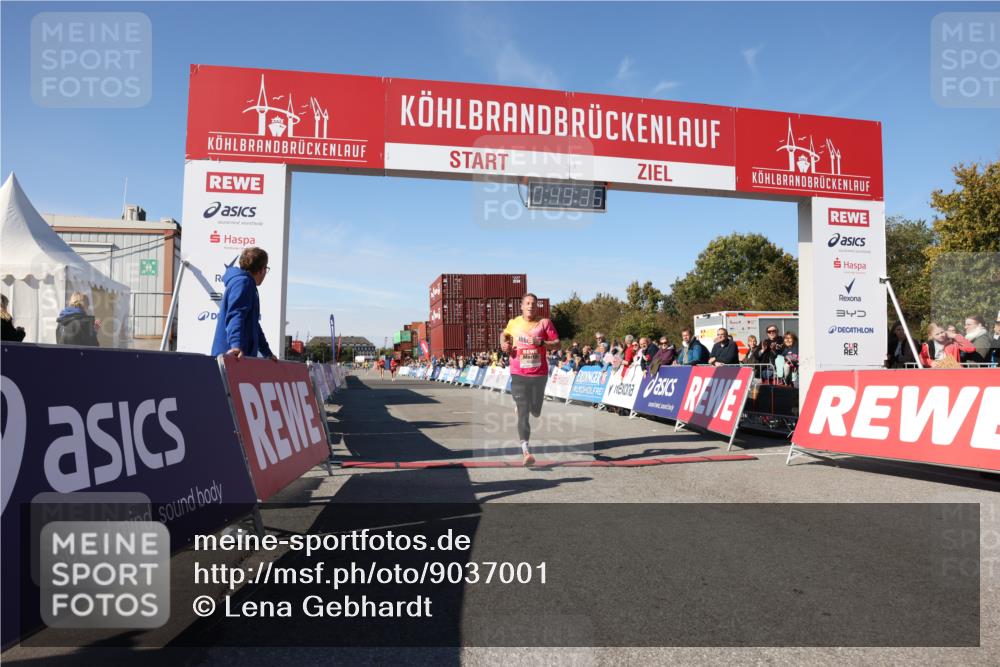 03.10.2025 - Köhlbrandbrückenlauf Lena Gebhardt http://msf.ph/oto/9037001 03.10.2025 12:49:36 Ziel 6482 meine-sportfotos.de