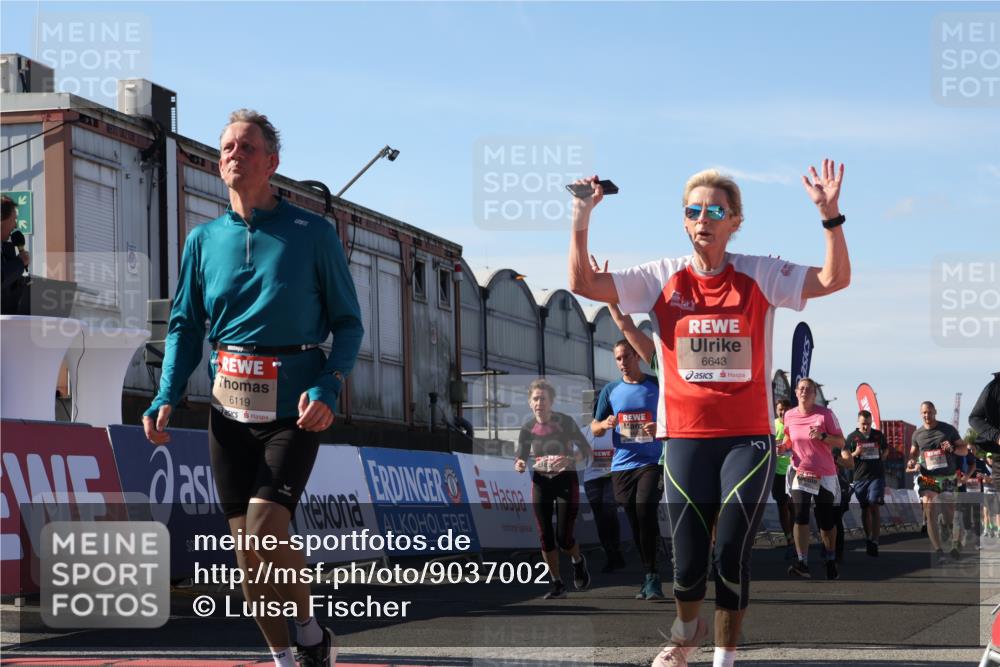 03.10.2025 - Köhlbrandbrückenlauf Luisa Fischer http://msf.ph/oto/9037002 03.10.2025 13:24:08 Ziel 4442, 4529, 4647, 4657, 4698, 4942, 5106, 5321, 5350, 5361, 5387, 5389, 5419, 5432, 5986, 6119, 6168, 6169, 6442, 6443, 6557, 6643, 6701 meine-sportfotos.de