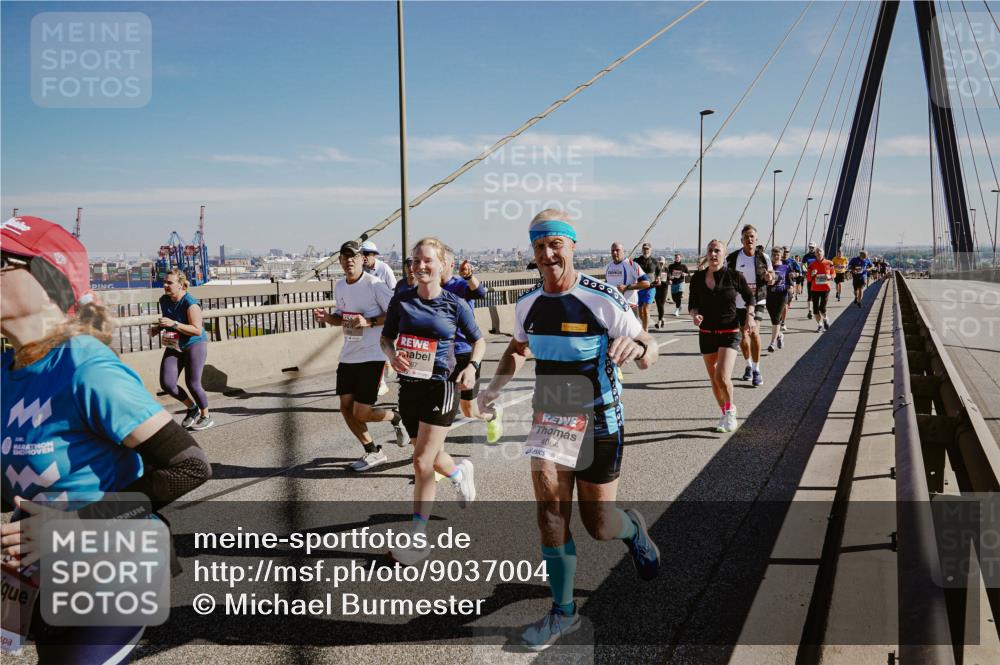 03.10.2025 - Köhlbrandbrückenlauf Michael Burmester http://msf.ph/oto/9037004 03.10.2025 12:29:42 Position 1 4064 meine-sportfotos.de