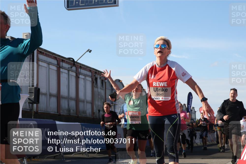 03.10.2025 - Köhlbrandbrückenlauf Luisa Fischer http://msf.ph/oto/9037011 03.10.2025 13:24:09 Ziel 4442, 4529, 4647, 4657, 4698, 4942, 4943, 5106, 5321, 5350, 5361, 5387, 5389, 5419, 5432, 5986, 6119, 6168, 6169, 6442, 6443, 6557, 6643, 6701 meine-sportfotos.de