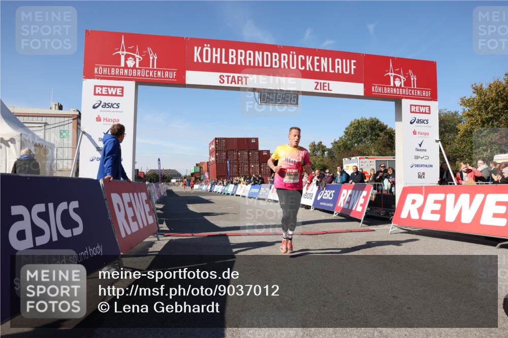03.10.2025 - Köhlbrandbrückenlauf Lena Gebhardt http://msf.ph/oto/9037012 03.10.2025 12:49:36 Ziel 6482 meine-sportfotos.de