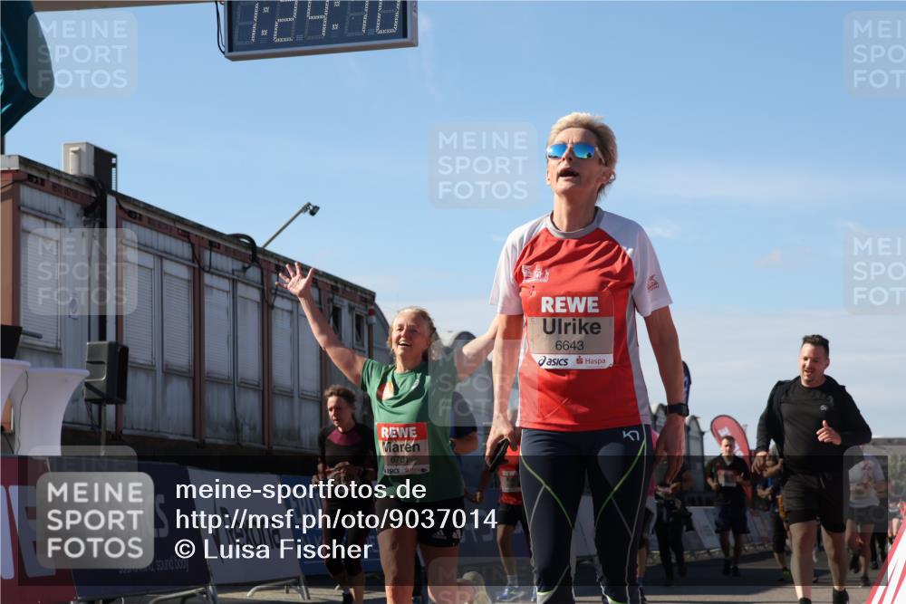 03.10.2025 - Köhlbrandbrückenlauf Luisa Fischer http://msf.ph/oto/9037014 03.10.2025 13:24:09 Ziel 4442, 4529, 4647, 4657, 4698, 4942, 4943, 5106, 5321, 5350, 5361, 5387, 5389, 5419, 5432, 5986, 6119, 6168, 6169, 6442, 6443, 6557, 6643, 6701 meine-sportfotos.de