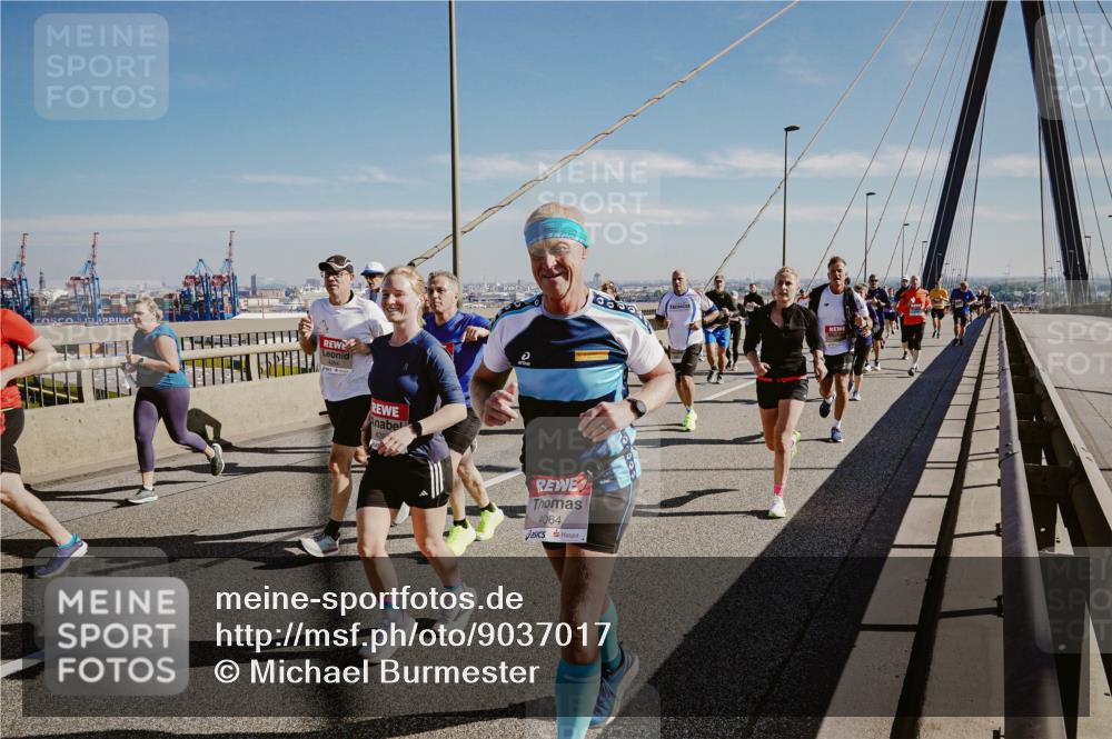 03.10.2025 - Köhlbrandbrückenlauf Michael Burmester http://msf.ph/oto/9037017 03.10.2025 12:29:42 Position 1 4064 meine-sportfotos.de