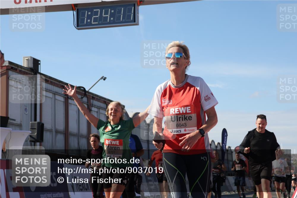03.10.2025 - Köhlbrandbrückenlauf Luisa Fischer http://msf.ph/oto/9037019 03.10.2025 13:24:09 Ziel 4442, 4529, 4647, 4657, 4698, 4942, 4943, 5106, 5321, 5350, 5361, 5387, 5389, 5419, 5432, 5986, 6119, 6168, 6169, 6442, 6443, 6557, 6643, 6701 meine-sportfotos.de
