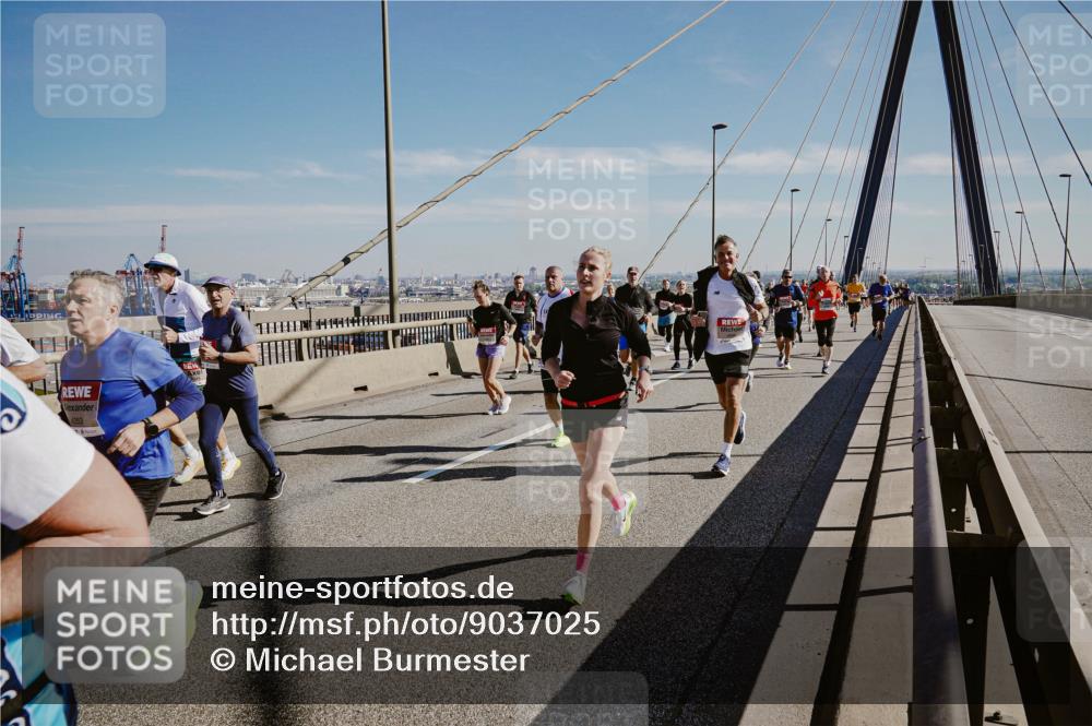03.10.2025 - Köhlbrandbrückenlauf Michael Burmester http://msf.ph/oto/9037025 03.10.2025 12:29:43 Position 1  meine-sportfotos.de