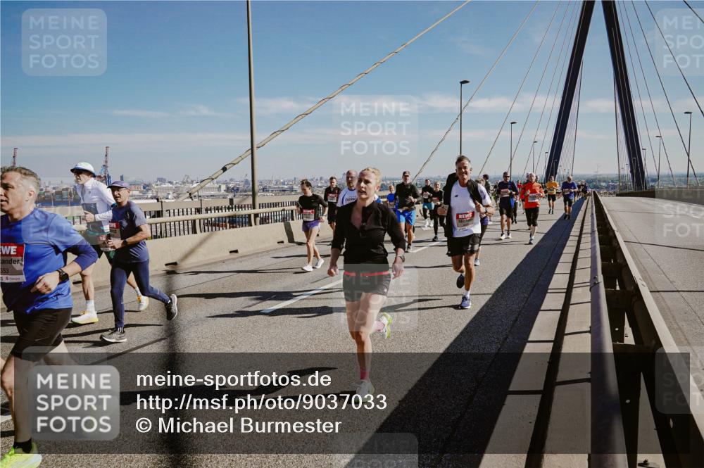 03.10.2025 - Köhlbrandbrückenlauf Michael Burmester http://msf.ph/oto/9037033 03.10.2025 12:29:43 Position 1 353 meine-sportfotos.de
