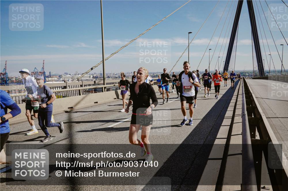 03.10.2025 - Köhlbrandbrückenlauf Michael Burmester http://msf.ph/oto/9037040 03.10.2025 12:29:43 Position 1  meine-sportfotos.de
