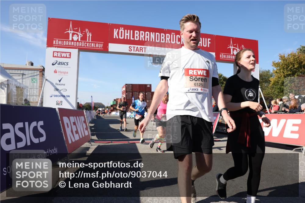 03.10.2025 - Köhlbrandbrückenlauf Lena Gebhardt http://msf.ph/oto/9037044 03.10.2025 13:13:57 Ziel 4188, 4306, 4348, 4522, 4612, 4642, 4868, 5078, 5640, 5700, 5727, 6125, 6227, 6228, 6366, 6487, 6488, 6604, 6766 meine-sportfotos.de
