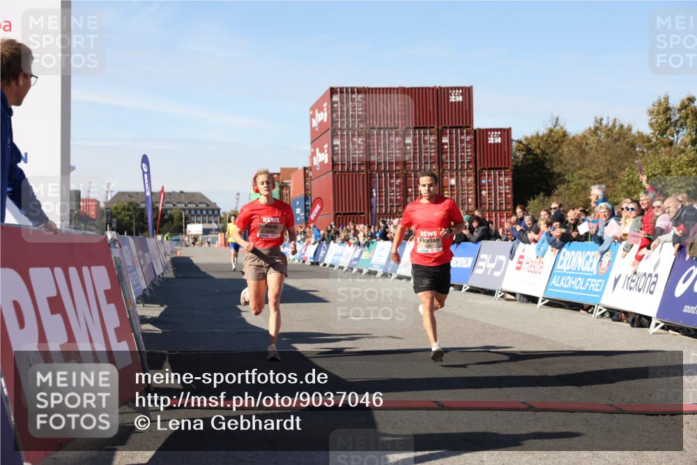 03.10.2025 - Köhlbrandbrückenlauf Lena Gebhardt http://msf.ph/oto/9037046 03.10.2025 12:49:45 Ziel 5687, 5688, 6253, 6482 meine-sportfotos.de