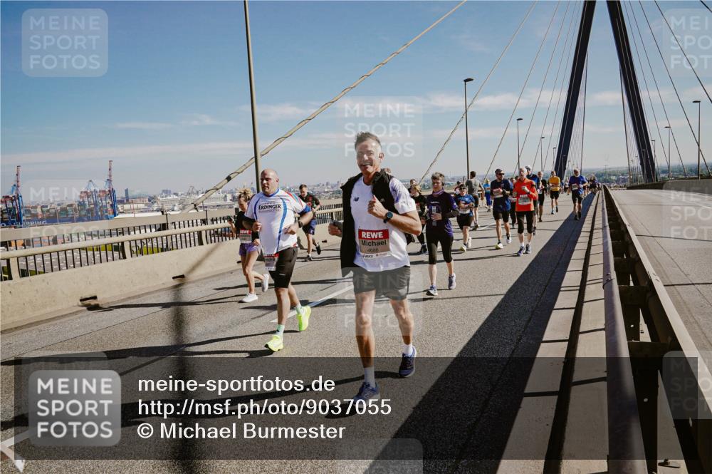 03.10.2025 - Köhlbrandbrückenlauf Michael Burmester http://msf.ph/oto/9037055 03.10.2025 12:29:43 Position 1  meine-sportfotos.de