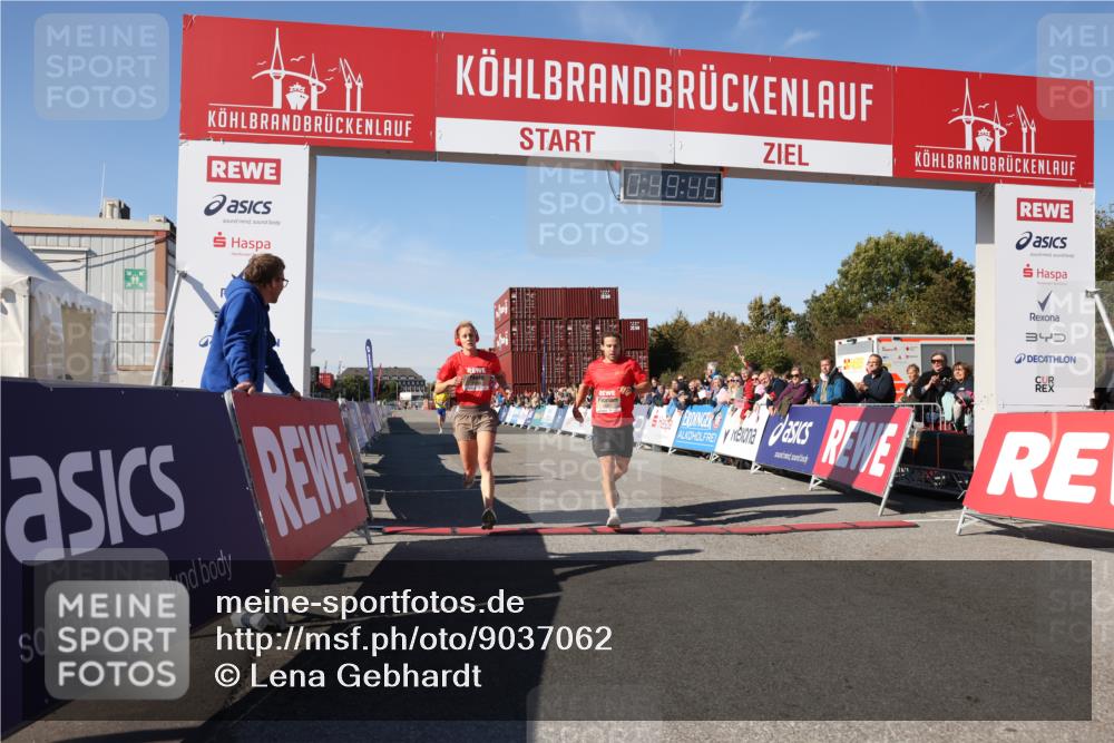 03.10.2025 - Köhlbrandbrückenlauf Lena Gebhardt http://msf.ph/oto/9037062 03.10.2025 12:49:46 Ziel 5687, 5688, 6253 meine-sportfotos.de