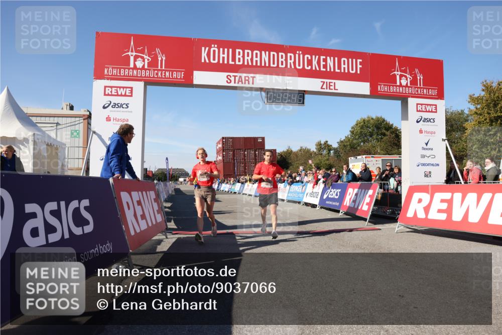 03.10.2025 - Köhlbrandbrückenlauf Lena Gebhardt http://msf.ph/oto/9037066 03.10.2025 12:49:46 Ziel 5687, 5688, 6253 meine-sportfotos.de