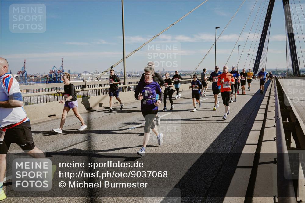 03.10.2025 - Köhlbrandbrückenlauf Michael Burmester http://msf.ph/oto/9037068 03.10.2025 12:29:45 Position 1  meine-sportfotos.de