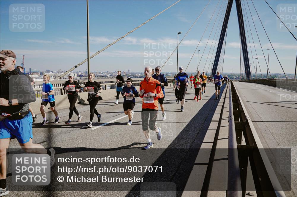 03.10.2025 - Köhlbrandbrückenlauf Michael Burmester http://msf.ph/oto/9037071 03.10.2025 12:29:46 Position 1  meine-sportfotos.de