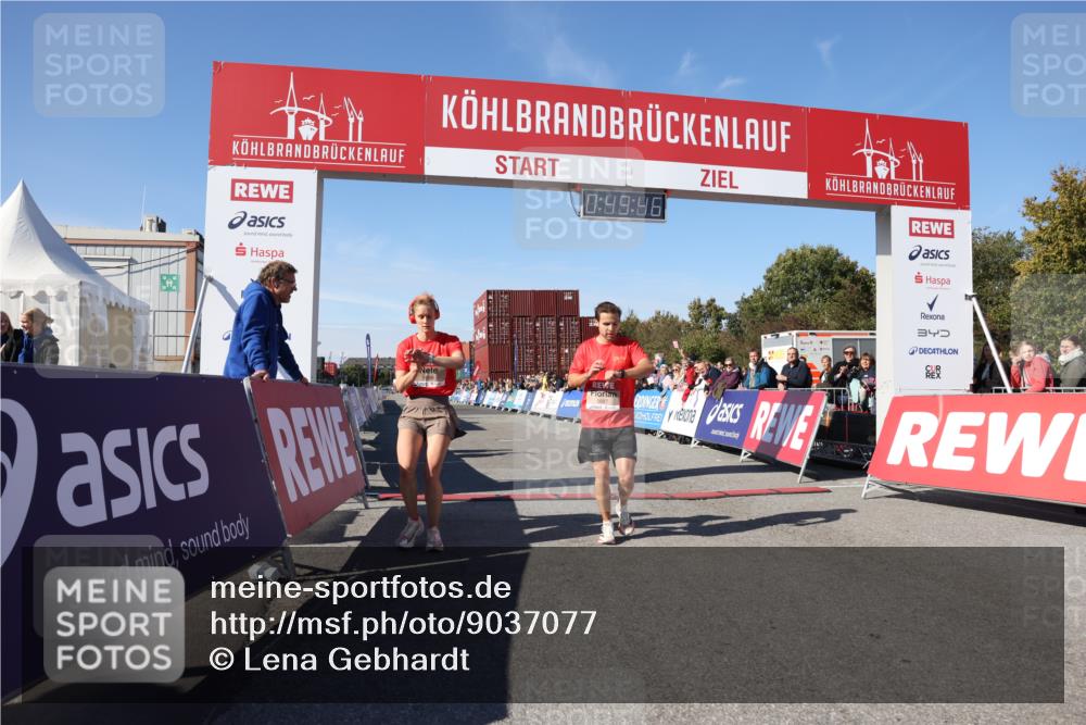 03.10.2025 - Köhlbrandbrückenlauf Lena Gebhardt http://msf.ph/oto/9037077 03.10.2025 12:49:47 Ziel 5687, 5688, 6253 meine-sportfotos.de